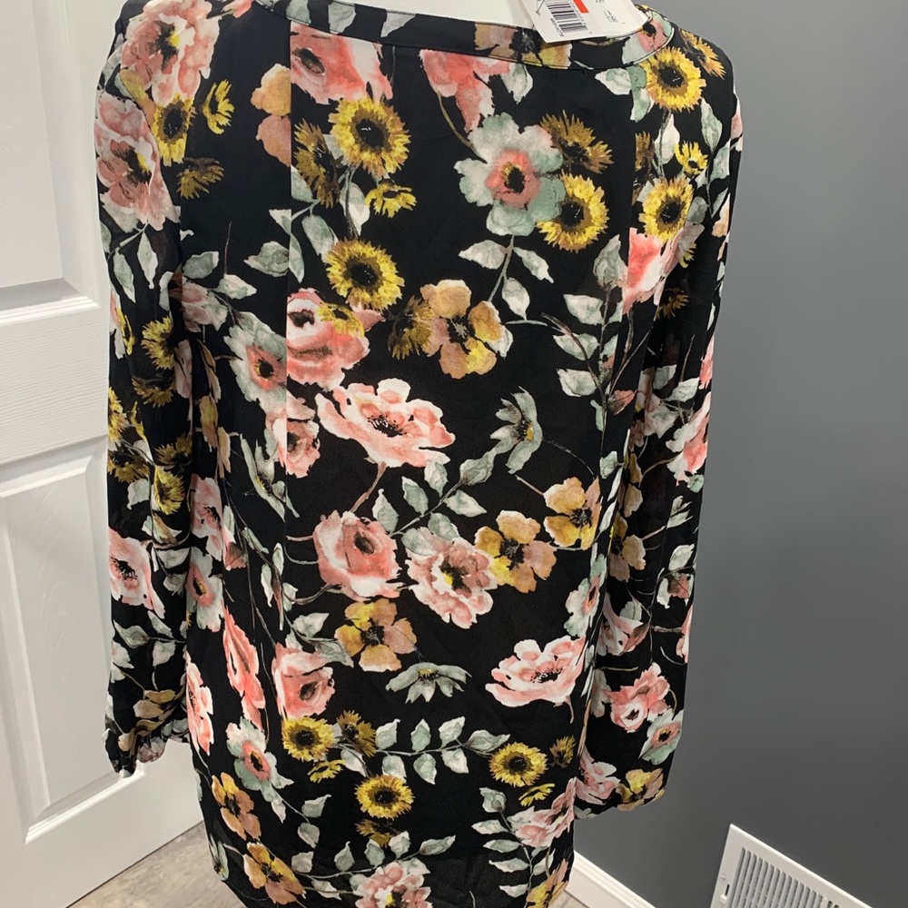 Cupcake and Cashmere XS Black Floral Dressy Shirt C11 - Picture 3 of 3